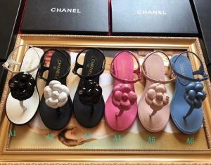 ＣHANEL2018年春夏新作パテントカメリア Tストラップレディースサンダル