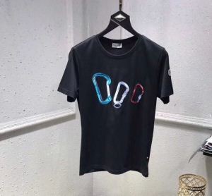 超希少MONCLER 新品 モンクレール コピー Ｔシャツ 半袖 大注目 黒 キーケース 個性 夏着 数量限定安い