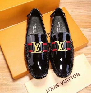 人気注目のアイテムLouis Vuittonルイヴィトンスーパーコピー金属ロゴ付きビジネス用シューズメンズ紳士靴本革