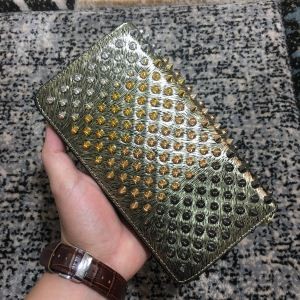 ◆モデル愛用◆ルブタン人気コピーChristian Louboutinスパイク本革ビジネス用レディースラウンドファスナー長財布