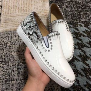 HOTお買い得Christian LouboutinクリスチャンルブタンPIK BOAT PATENTメンズスリッポンカジュアルスニーカースタッズ