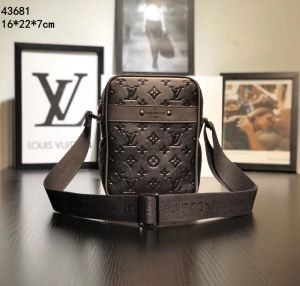 実用性抜群Louis Vuittonコピールイヴィトンミニビジネス用上質本革採用ショルダーバッグ