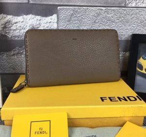 人気商品新色登場！ FENDI 2色選択可新商品特価 財布フェンディ