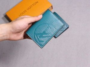 LOUIS VUITTONルイヴィトン財布新作ビジネス用カートケース二つ折り財布コピー本革採用