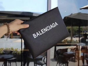 2018新品BALENCIAGAバレンシアガバッグコピーロゴレザー大特価のクラッチバッグ