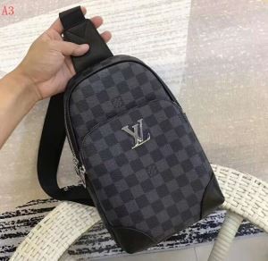 注目を集める 4色可選ルイ ヴィトン人気商品新色登場！ LOUIS VUITTON ボディバッグ