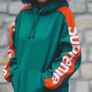 根強い人気製品シュプリームパーカーコーデSUPREMEスーパー ブランド コピーメンズロゴ付き