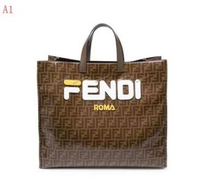 2018年秋冬のトレンド 上品な光沢感 FENDI フェンディ 3色可選 トートバッグ 最先端ファション