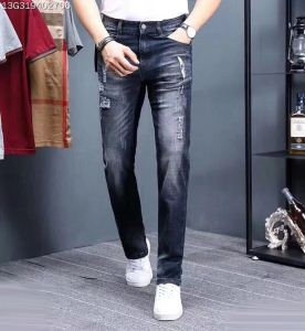 ARMANI アルマーニ  秋冬新作登場　ジーンズ　海外販売...