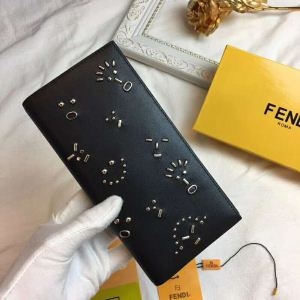 個性を引き立て FENDI 財布 冬季超人気アイテムオフスタ...