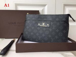 存在感絶大  存在感絶大 クラッチバッグ ルイ ヴィトン LOUIS VUITTON  希少大人気  4色可選