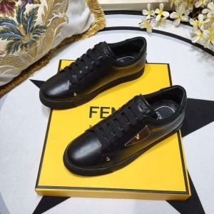 人気が再燃！ 最先端ファション FENDI フェンディ ラン...