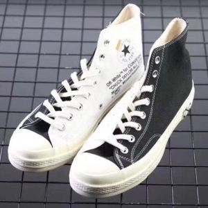 人気商品新色登場！ 品質も良きｓ級アイテム Off-White オフホワイト ランニングシューズ