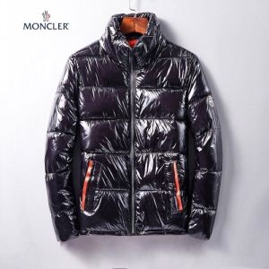 上品な印象 モンクレールMONCLER トレンド感満点に ダウンジャケット