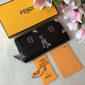 今年らしい FENDI フェンディ2018新作大注目 長財布...