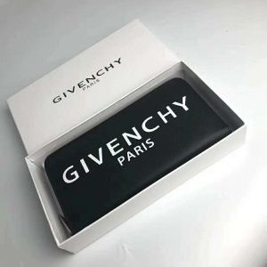 2018激安セール最高峰 ジバンシー新品買い付け 長財布 GIVENCHY 上品な印象