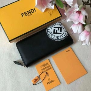 定番の魅力 FENDI フェンディ韓国の人気 長財布 201...