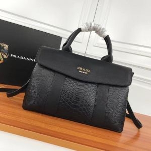 超人気大特価 品質にこだわり 今季トレンド PRADA プラ...