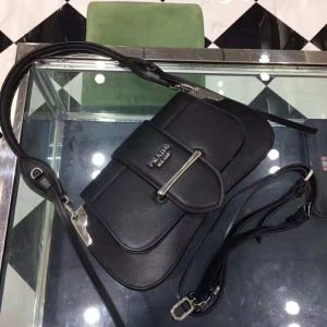 品質も良きｓ級アイテム 人気新作登場 PRADA プラダ ハ...