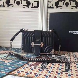 PRADA プラダ ショルダーバッグ 3色可選 2018最新コレクション 人気商品新色登場！