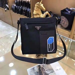 18新品*最安値保証 プラダ毎年定番 PRADA ショルダーバッグ 新作超高人気