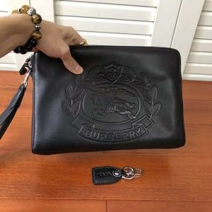 超人気新品 バーバリー 大好評 BURBERRY ポーチ 割...