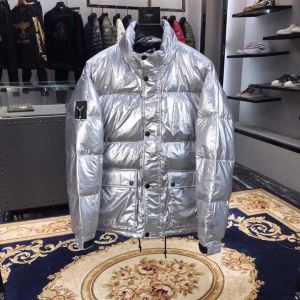 MONCLER モンクレール ダウンジャケット 限定セール新作登場　有名人の愛用者が多いブランド