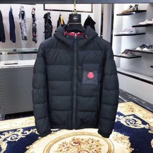 流行の最前線 MONCLER モンクレール ダウンジャケット クラシカルなデザイン 毎年大人気商品