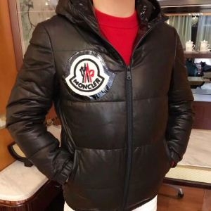 大評判のデザイン MONCLER モンクレール ダウンジャケ...