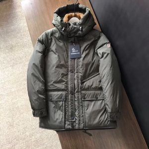 有名人の愛用者が多いブランド MONCLER モンクレール ...