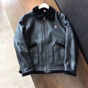 秋のお出かけに最適 MONCLER モンクレール 超人気美品...