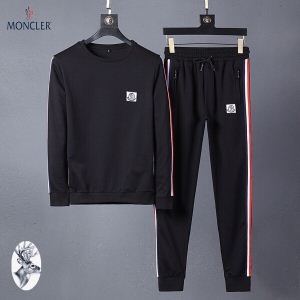 モンクレール MONCLER 上下セット 有名人の愛用者が多いブランド 素敵な商品
