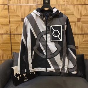 人気限定品 モンクレール MONCLER ダウンジャケット スタイリッシュな印象