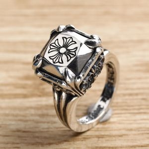 クロムハーツ リング 偽物CHROME HEARTS光沢感が強い正方形のパーツ美しい指輪フォーマルなデザイン