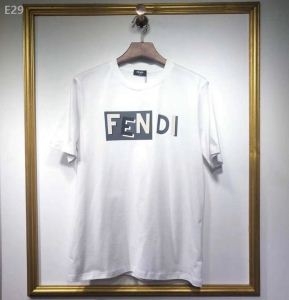 引き続き人気のアイテム 注目されている新品 FENDI フェンディ半袖Tシャツ 2色可選