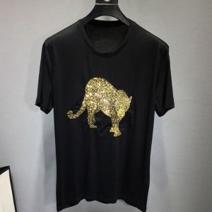 清涼感あるカジュアル 最新の春夏アイテム VERSACE ヴェルサーチ 半袖Tシャツ