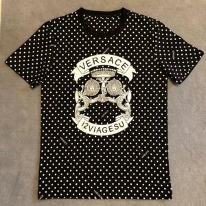 VERSACE ヴェルサーチ 半袖Tシャツ 2019年春夏のトレンドの動向 おしゃれ上級者を目指す