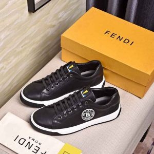 2019人気お買い得アイテム カジュアルな雰囲気があり FENDI フェンディ カジュアルシューズ 2色可選