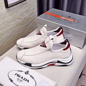 19SS 待望の新作カラー 最後のチャンス 海外限定新作 PRADA プラダ カジュアルシューズ 毎年爆発的人気