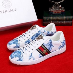 VERSACE ヴェルサーチ カジュアルシューズ  抜群な魅...