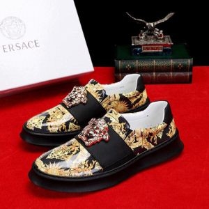 カジュアルシューズ  VERSACE ヴェルサーチ 2019春夏の流行りの新品 抜群な魅力的なアイテム 風合いが魅力