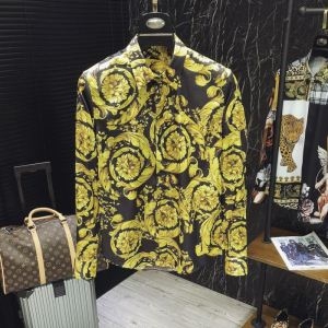 これさえ押さえればOK！ ヴェルサーチ2019人気お買い得アイテム VERSACE シャツ ジュアル感強めの着