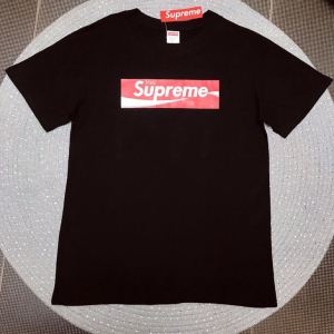 Supremeシュプリーム tシャツ コピーレギュラーフィッ...