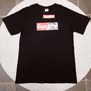 海外モデルSUPREMEシュプリーム tシャツ スーパーコピーユニセックス丸首半袖ボックスロゴSun Wukongプリント