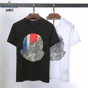 夏季使用率高いアイテム　MONCLERプリント半袖ｔシャツスーパーコピーモンクレール 激安 偽物　夏季定番的な存在　相性抜群通勤通学