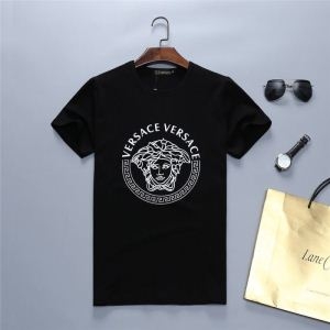 人気が続行限定アイテム 最速！ブーム当確の2019春夏トレンド VERSACE ヴェルサーチ 半袖Tシャツ 2色可選