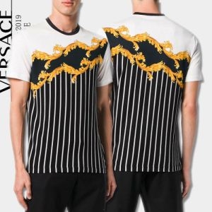 VERSACE ヴェルサーチ 半袖Tシャツ たくさん歩く日にも大活躍 最速！ブーム当確の2019春夏トレンド