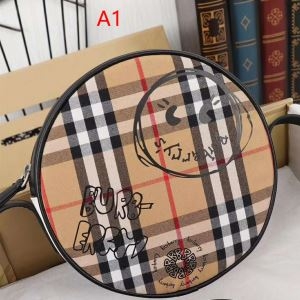 お得100%新品　Burberryショルダーバッグレディースコピー丸型バーバリー ショルダーバッグ コピー　可愛い目小さめ　 肩掛け斜めがけバッグ