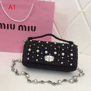 今夏最新人気セール　MIUMIU ショルダーバッグコピーミュ...