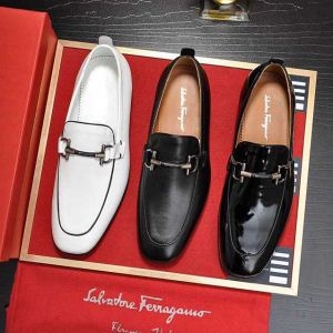 自分らしさを形に　FERRAGAMOローファースーパーコピー...